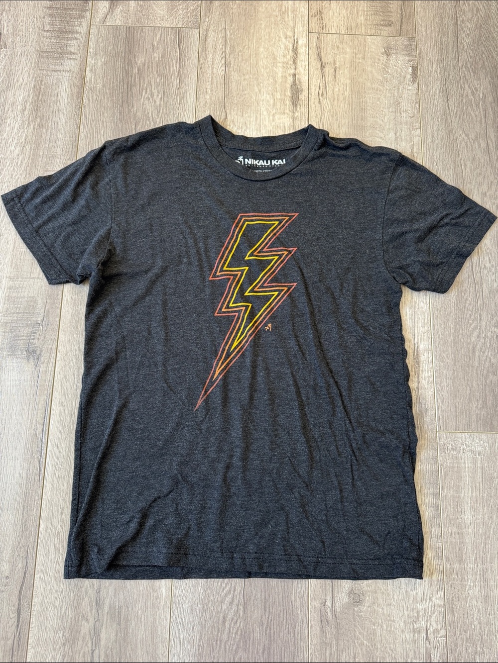 Nikau Kai Lightning Bolt Graphic Tee Charcoal Cotton Blend Crewneck Size S Surf - Picture 2 of 4